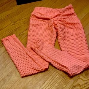 Full length textured leggings. Scrunch butt. Pink coral color. Size small.